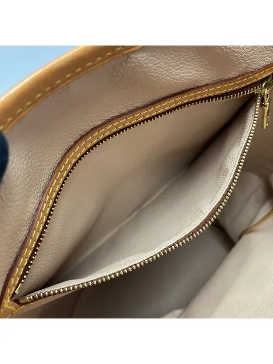 Louis Vuitton Monogram Bucket GM Tote Bag - Picture 4 of 9